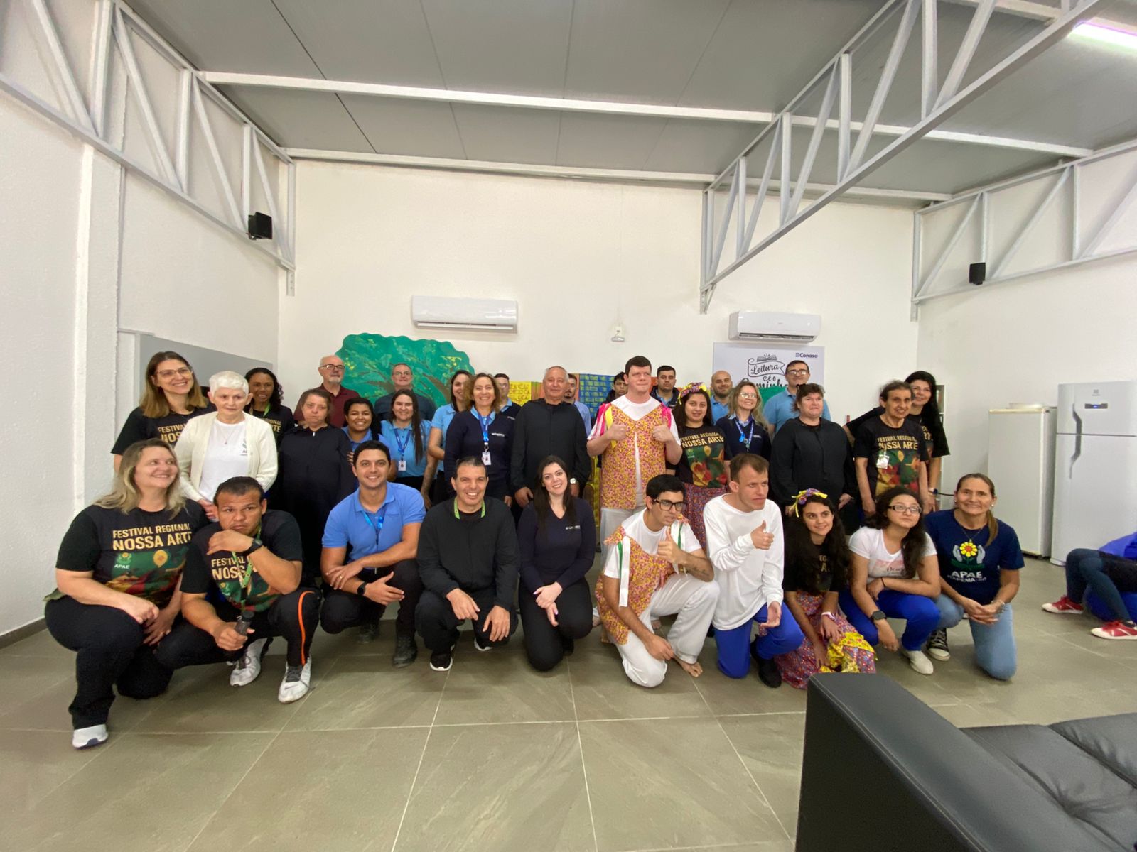 Conasa Águas de Itapema recebe a APAE para apresentação de espetáculos viabilizados pelo projeto Óleo Solidário